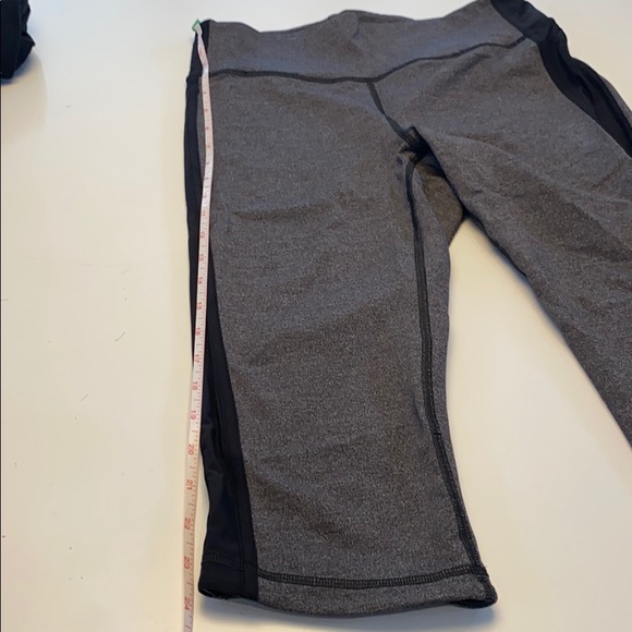 Lululemon crop leggings — size 8 - Picture 4 of 5